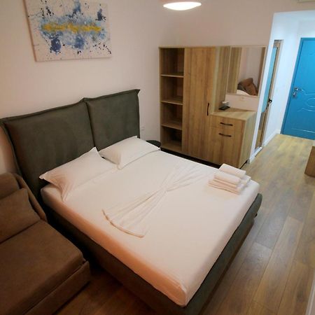Ortus Hotel Sarandë Exterior foto