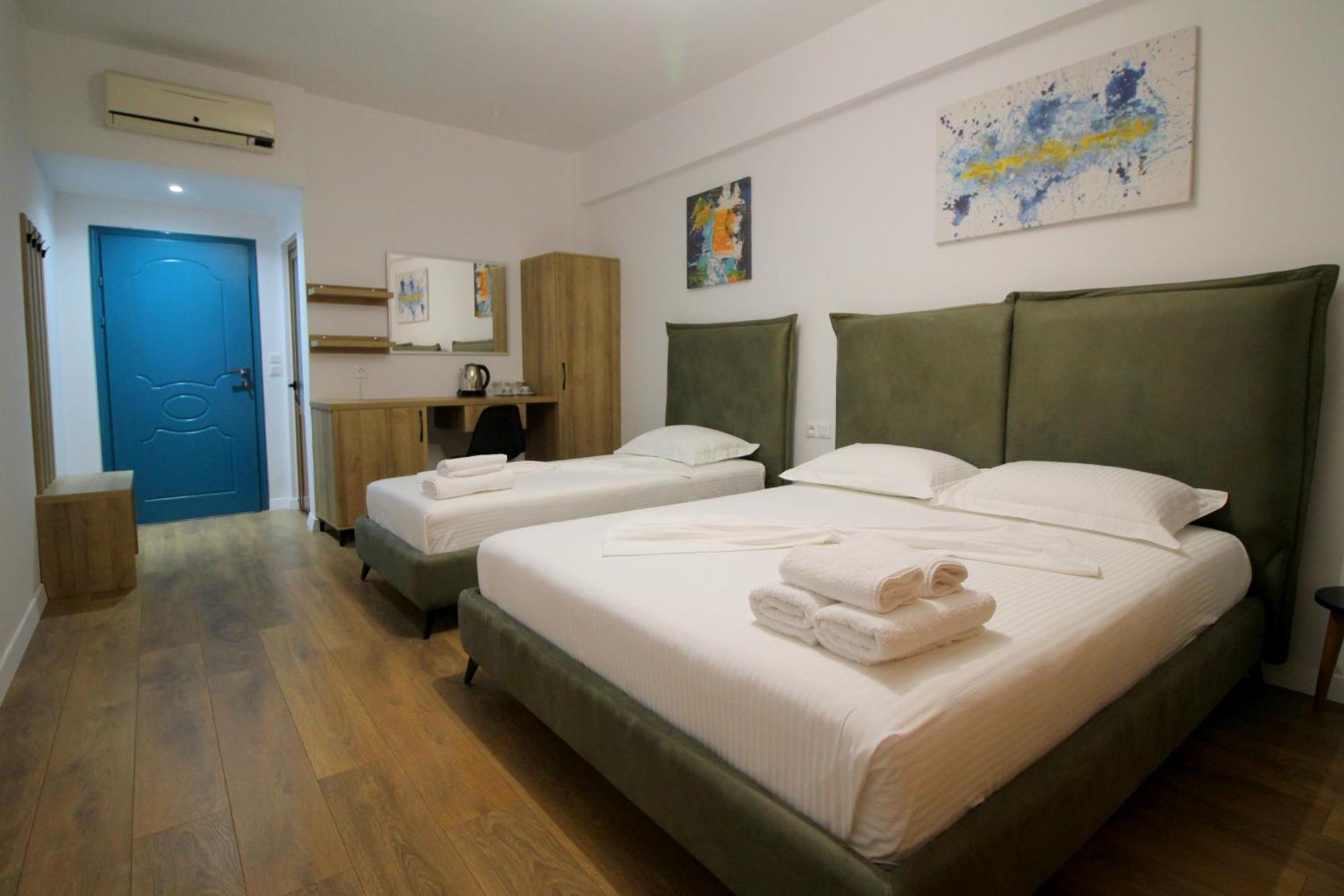 Ortus Hotel Sarandë Exterior foto