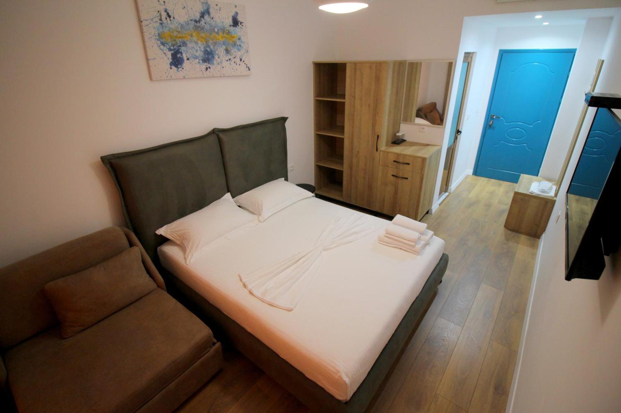 Ortus Hotel Sarandë Exterior foto