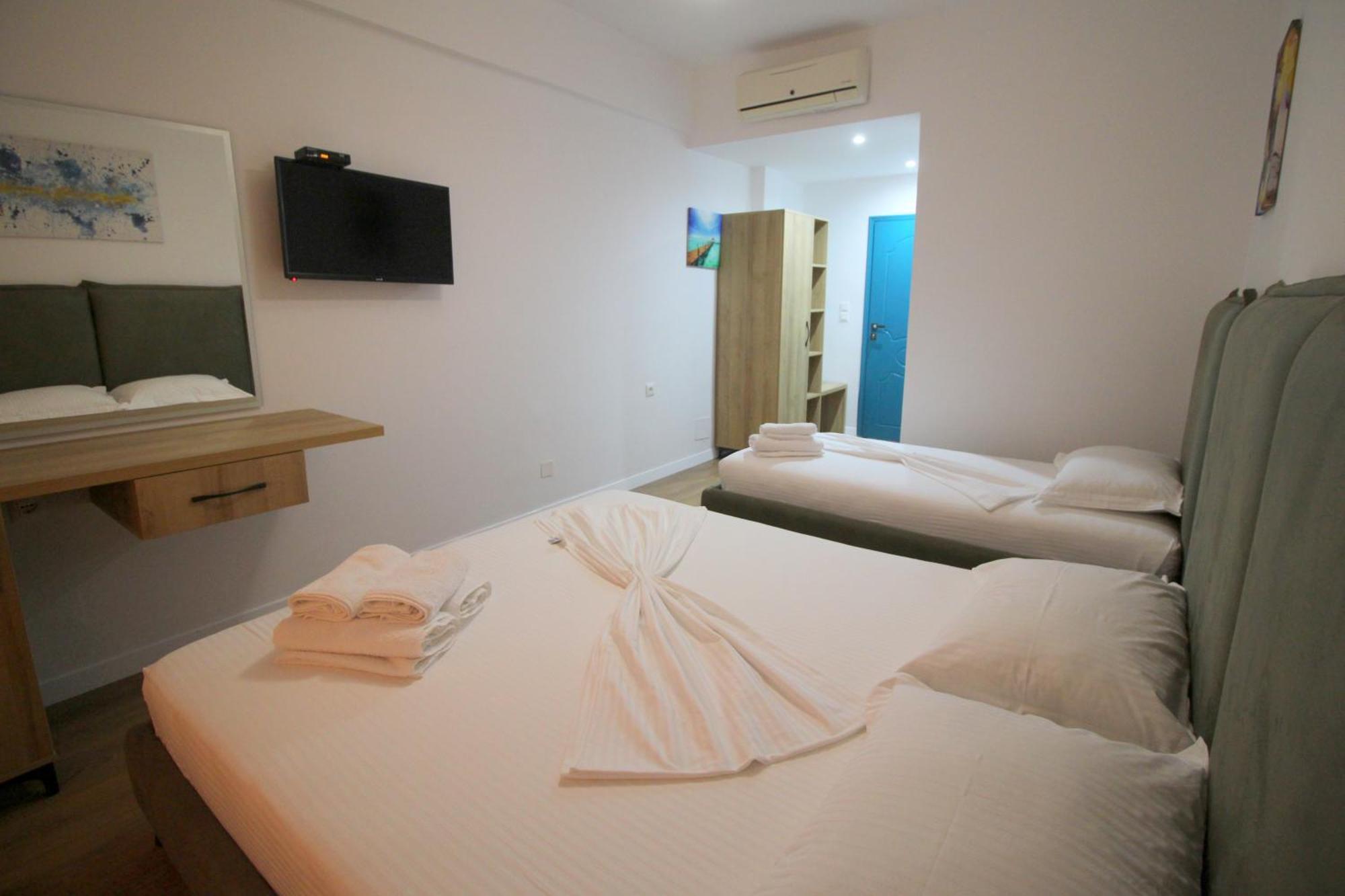 Ortus Hotel Sarandë Exterior foto