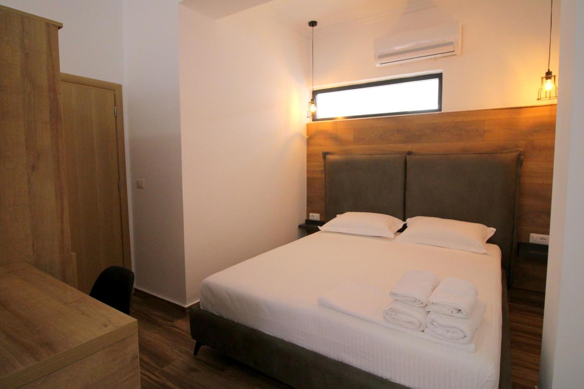 Ortus Hotel Sarandë Exterior foto