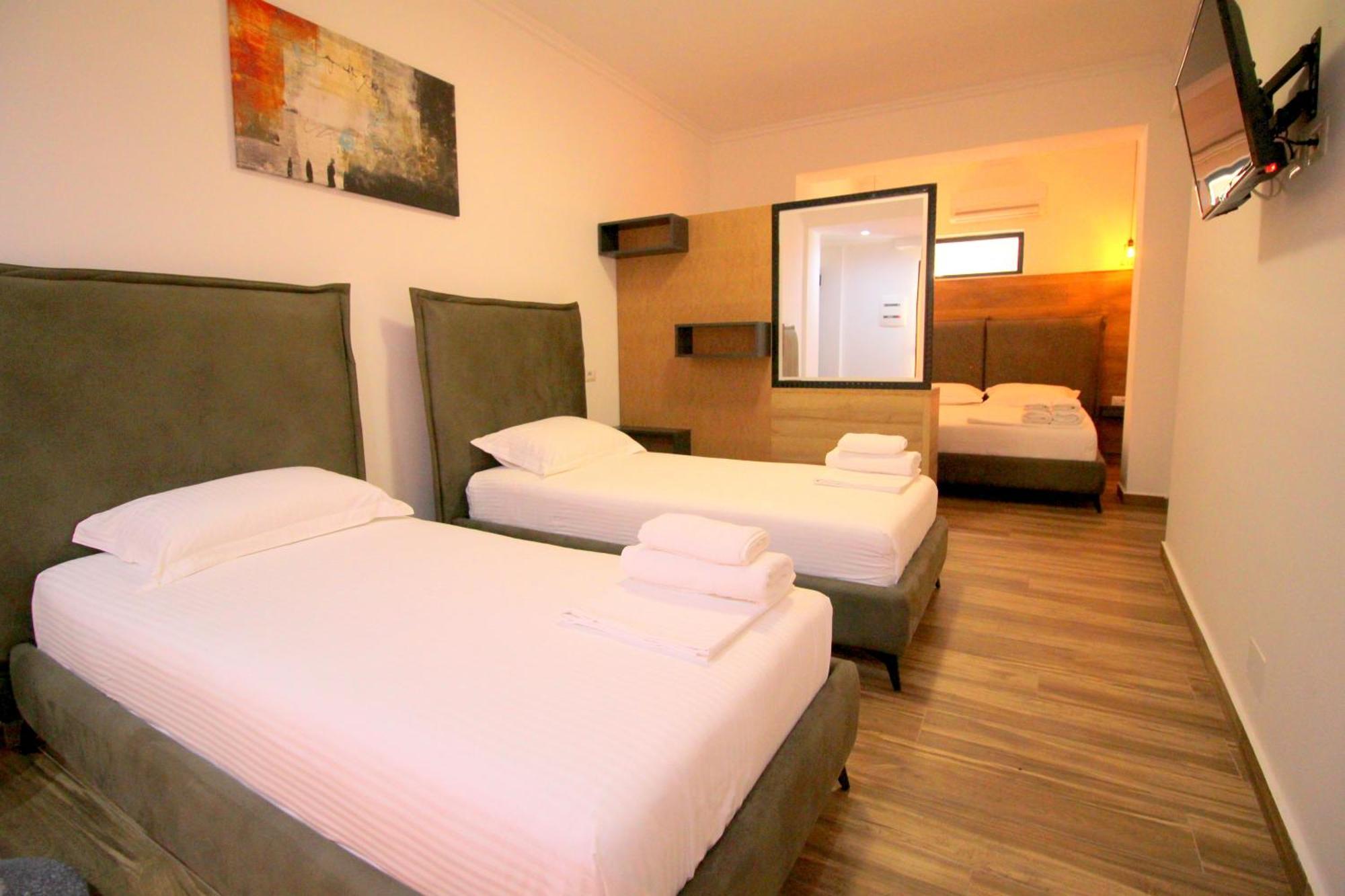 Ortus Hotel Sarandë Exterior foto