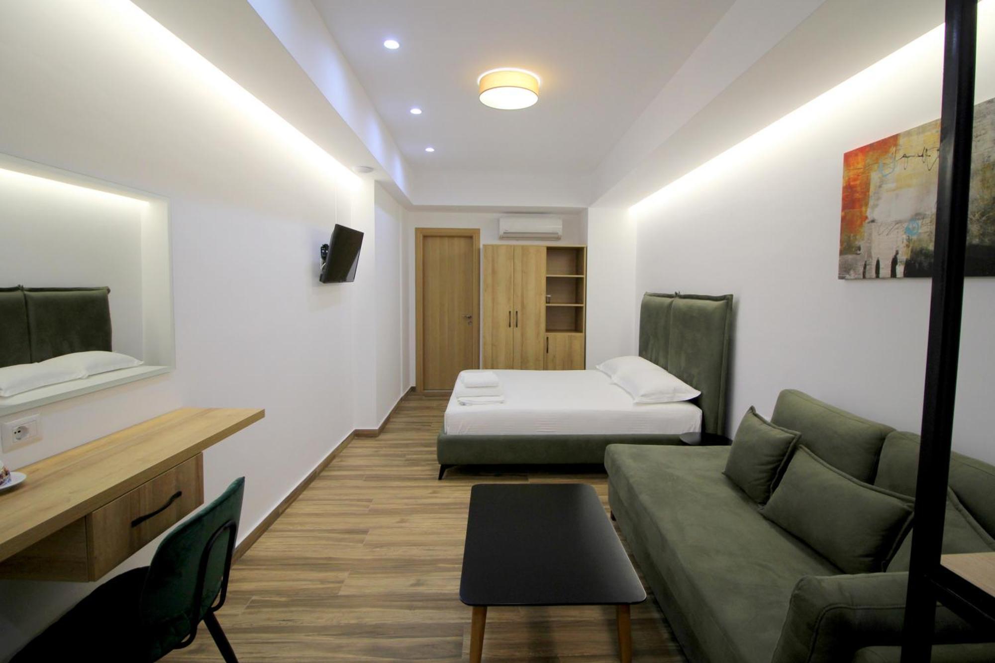 Ortus Hotel Sarandë Exterior foto