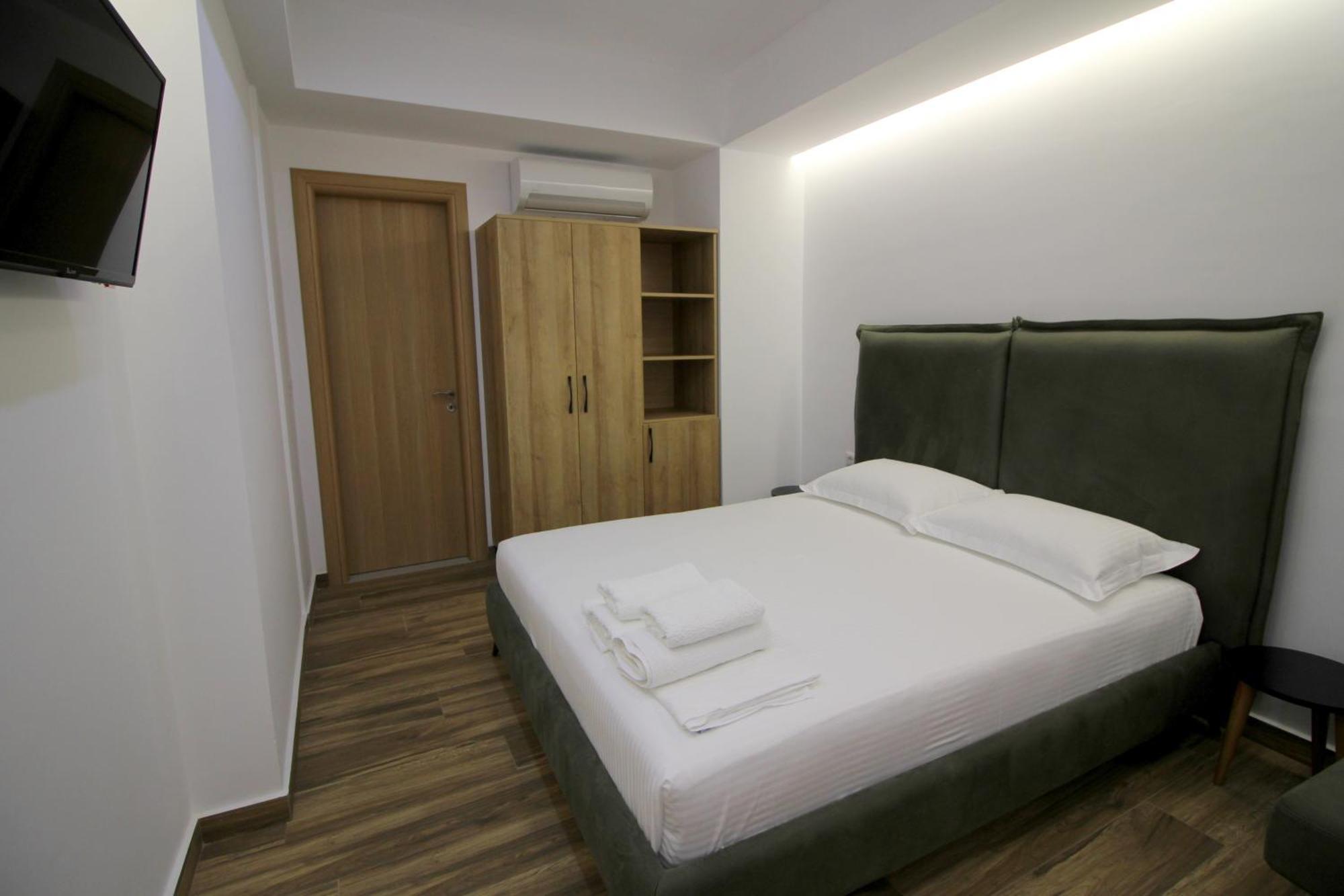 Ortus Hotel Sarandë Exterior foto