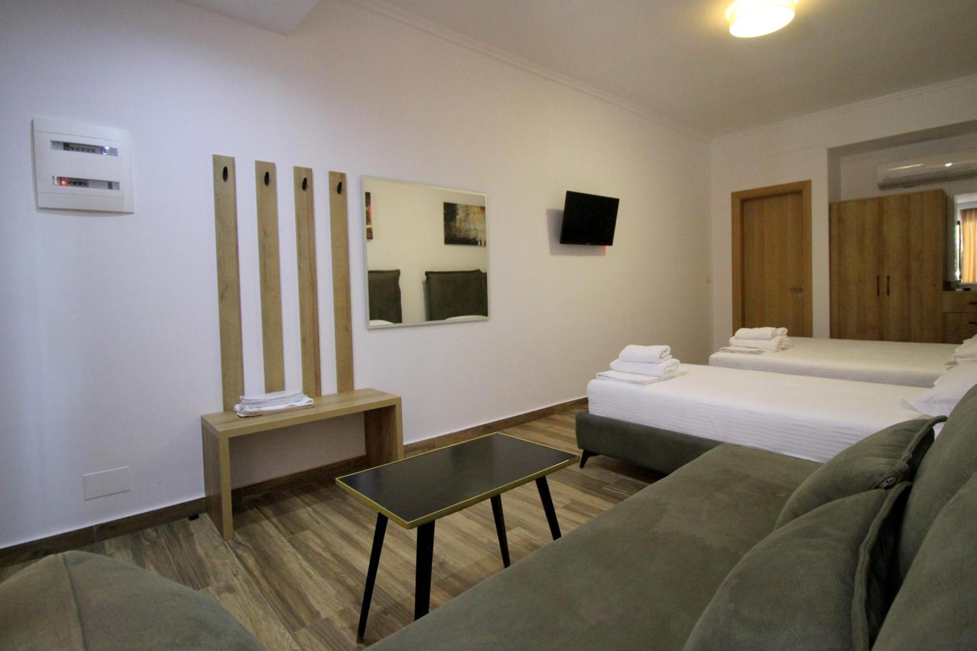 Ortus Hotel Sarandë Exterior foto